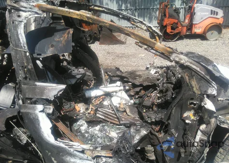 2016 Tesla Model X 60D/P100D/P90D z USA, uszkodzony, nr VIN 5YJXCAE47GF013458